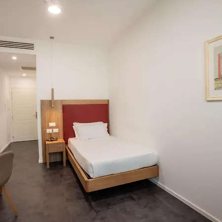 V Hotel 4*
