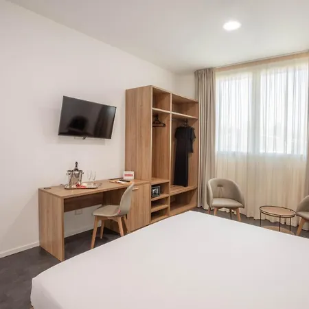 V Hotell