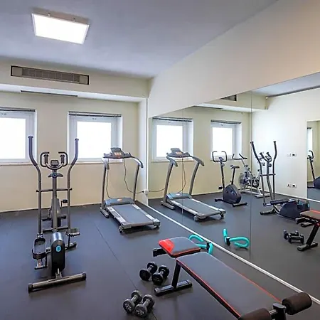 V Hotel 4*