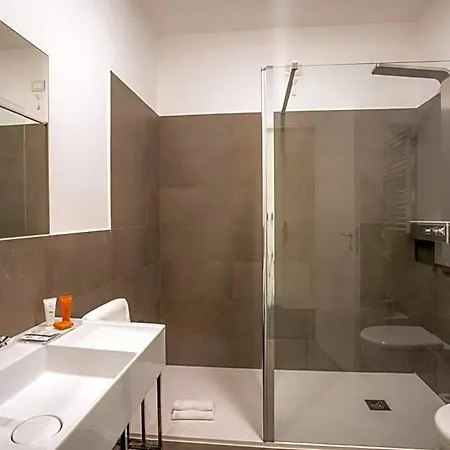 V Hotel 4*