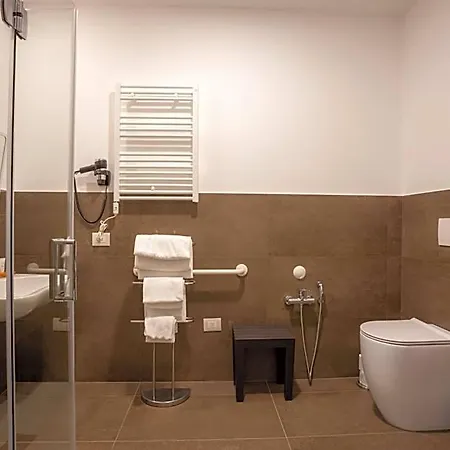 V Hotel 4*