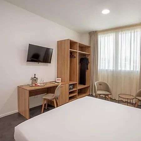 Hotel V 4*