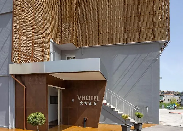 V Hotel 4*
